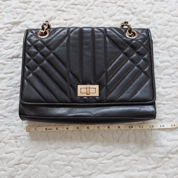 Black faux leather crossbody purse with adjustable stap and art deco pattern - Picture 3 of 8